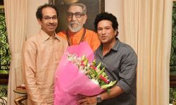 जन्मदिन पर उद्धव ठाकरे को मिली ढेरों बधाइयां जन्मदिन पर उद्धव ठाकरे को मिली ढेरों बधाइयां