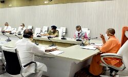 डोर टू डोर सर्वे तथा काॅन्टैक्ट ट्रेसिंग के कार्य को तत्परता से किया जाए : सीएम