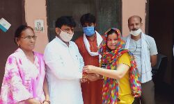 मंत्री कपिल देव ने दरवाजे पर दी दस्तक, खिल उठा बहनों का चेहरा मंत्री कपिल देव ने दरवाजे पर दी दस्तक, खिल उठा बहनों का चेहरा