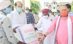 सुरेश राणा ने बाढ़ की स्थिति तथा बचाव कार्यो की समीक्षा कर खाद्यान सामग्री की वितरित सुरेश राणा ने बाढ़ की स्थिति तथा बचाव कार्यो की समीक्षा कर खाद्यान सामग्री की वितरित