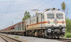 भारत की पहली किसान रेल महाराष्ट्र के देवलाली से बिहार के दानापुर के लिए रवाना भारत की पहली किसान रेल महाराष्ट्र के देवलाली से बिहार के दानापुर के लिए रवाना