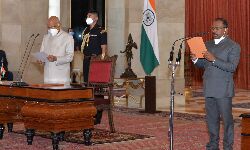 गिरीश चंद्र मुर्मू ने भारत के नियंत्रक एवं महालेखा परीक्षक के रूप में पदभार संभाला गिरीश चंद्र मुर्मू ने भारत के नियंत्रक एवं महालेखा परीक्षक के रूप में पदभार संभाला