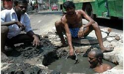 कौन बचाएगा गटर के जहर से