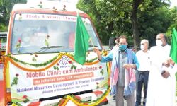 मुख्तार अब्बास नकवी ने अत्याधुनिक मोबाइल क्लीनिक को दिखाई हरी झंडी मुख्तार अब्बास नकवी ने अत्याधुनिक मोबाइल क्लीनिक को दिखाई हरी झंडी