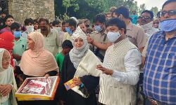 नंद गोपाल नंदी ने मदरसा बोर्ड के मेधावी छात्रों को किया सम्मानित नंद गोपाल नंदी ने मदरसा बोर्ड के मेधावी छात्रों को किया सम्मानित