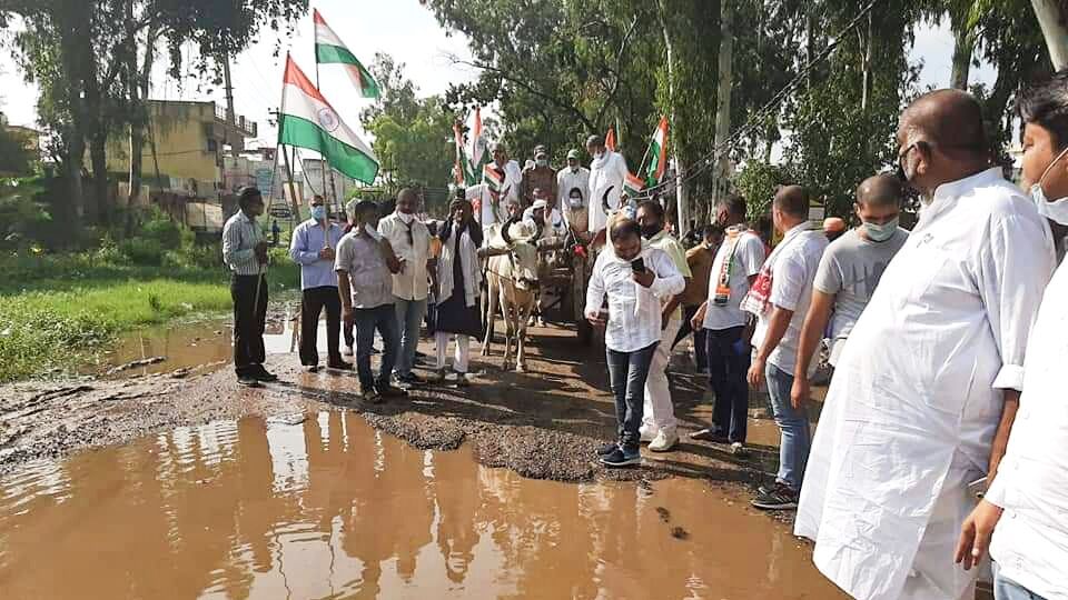 पूर्व सीएम हरीश रावत और तीन विधायकों समेत कईं कांग्रेसियों पर मुकदमा