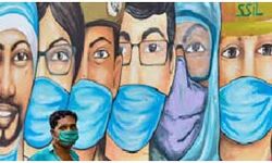 सच्ची मानवता का फर्ज निभाते स्वास्थ्यकर्मी