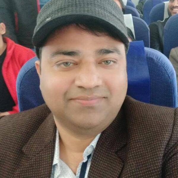 खादर के घाट पर व्यक्तियों के आवगमन हेतु नाव संचालित