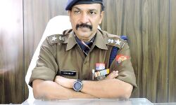 बर्थडे स्पेशल- मुजफ्फरनगर में बदमाशों के घर में सीढ़ी लगाकर घुस जाते थे आलोक प्रियदर्शी बर्थडे स्पेशल- मुजफ्फरनगर में बदमाशों के घर में सीढ़ी लगाकर घुस जाते थे आलोक प्रियदर्शी