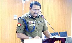 डीजी जेल आनन्द कुमार ने कोरोना काल में 64 जनपदों में बनाई 83 अस्थायी जेल डीजी जेल आनन्द कुमार ने कोरोना काल में 64 जनपदों में बनाई 83 अस्थायी जेल