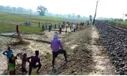 गरीबों को रोजगार दिलाने में आगे आया रेलवे गरीबों को रोजगार दिलाने में आगे आया रेलवे