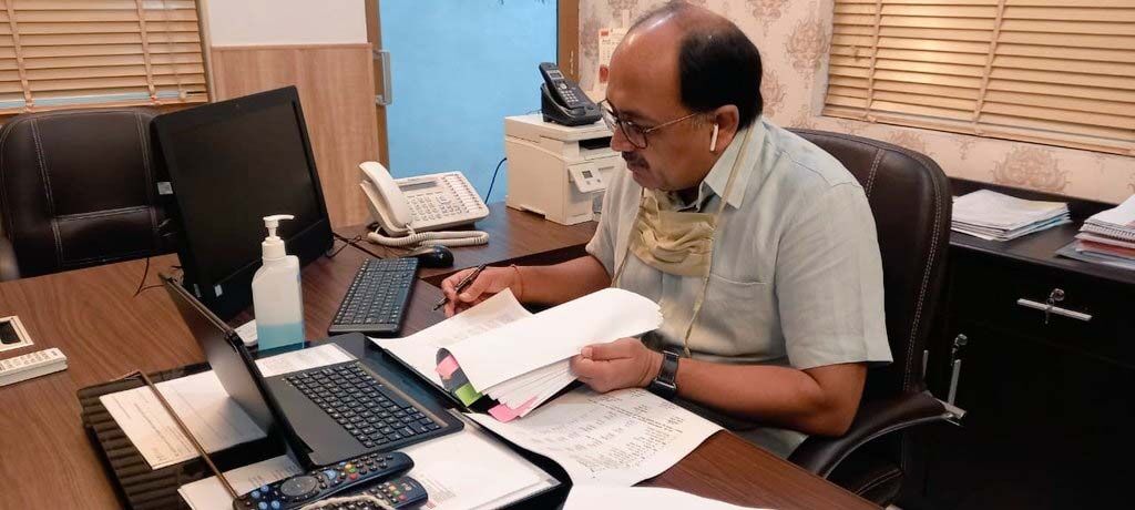 कैबिनेट मंत्री सिद्धार्थ नाथ सिंह कोरोना संक्रमित, ट्वीट कर दी जानकारी कैबिनेट मंत्री सिद्धार्थ नाथ सिंह कोरोना संक्रमित, ट्वीट कर दी जानकारी