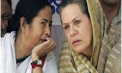 ममता ने बढ़ाई सोनिया से नजदीकी ममता ने बढ़ाई सोनिया से नजदीकी