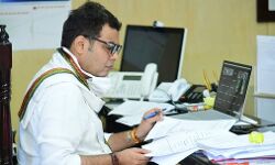 सबको टाइम पर भेजें सही बिल, लाइन लॉस 15% से नीचे लाएं: पं. श्रीकान्त शर्मा सबको टाइम पर भेजें सही बिल, लाइन लॉस 15% से नीचे लाएं: पं. श्रीकान्त शर्मा