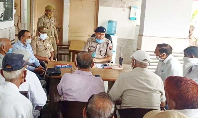 सीओ सिटी राजेश ने पुलिसकर्मियों के साथ की बैठक