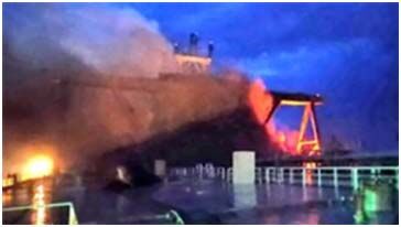 श्रीलंका के तेल टैंकर में लगी आग बुझायी गयी श्रीलंका के तेल टैंकर में लगी आग बुझायी गयी