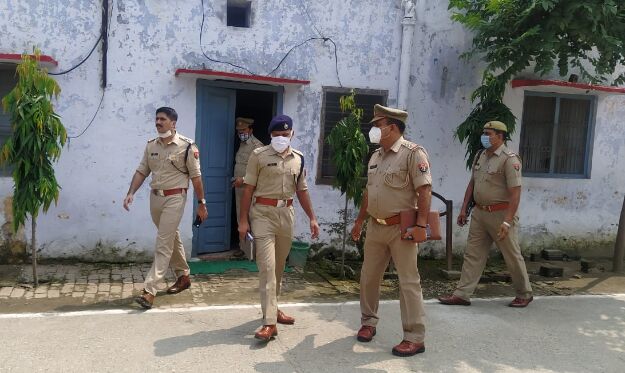 एसएसपी अभिषेक यादव ने पुलिस लाईन का निरीक्षण कर लिया व्यवस्थाओं का जायजा