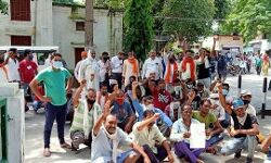 अपराध और भ्रष्टाचार बढ़ने के विरोध मे शिवसेना ने किया धरना प्रदर्शन, सौंपा ज्ञापन अपराध और भ्रष्टाचार बढ़ने के विरोध मे शिवसेना ने किया धरना प्रदर्शन, सौंपा ज्ञापन