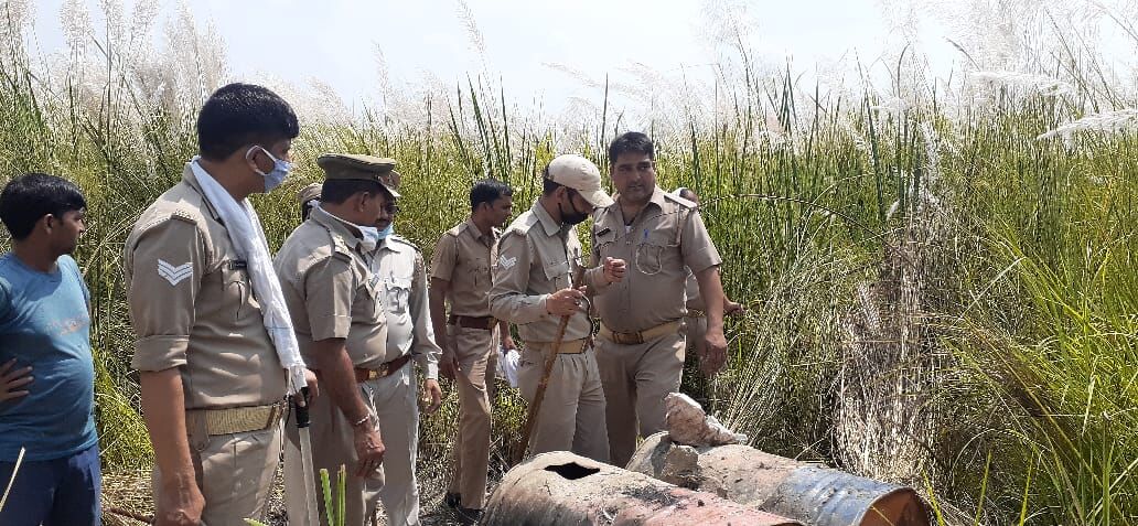 आबकारी विभाग की खादर में छापेमारी - हजारों लीटर तैयार लहन और कच्ची शराब की नष्ट