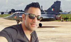 IAF में राफेल के शामिल होने पर कैप्टन कूल महेंद्र सिंह धोनी की बधाई IAF में राफेल के शामिल होने पर कैप्टन कूल महेंद्र सिंह धोनी की बधाई