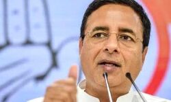 किसानों की खेती हड़पने के लिए तीन काले कानून लेकर आई हैं केन्द्र सरकार : सुरजेवाला किसानों की खेती हड़पने के लिए तीन काले कानून लेकर आई हैं केन्द्र सरकार : सुरजेवाला