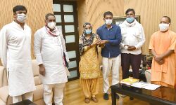 सुदीक्षा के परिवार से मिले CM योगी,नाम पर बनेगा प्रेरणा स्थल और लाइब्रेरी सुदीक्षा के परिवार से मिले CM योगी,नाम पर बनेगा प्रेरणा स्थल और लाइब्रेरी