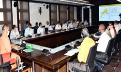 सरकार निवेशकों को व्यवस्थाओं का लाभ सहज तरीके से उपलब्ध कराने के लिए कृतसंकल्प: योगी सरकार निवेशकों को व्यवस्थाओं का लाभ सहज तरीके से उपलब्ध कराने के लिए कृतसंकल्प: योगी