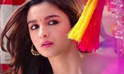 बस आगे बढ़ती रहूंग : आलिया भट्ट