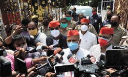 सपा के डेलिगेशन ने प्रदेश में बढ़ती अराजकता पर राज्यपाल को दिया ज्ञापन