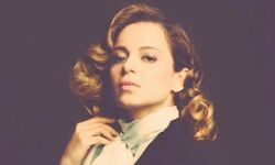 कंगना की PM मोदी से अपील, विशिष्ट पहचान अलग, सामूहिक पहचान हो एक कंगना की PM मोदी से अपील, विशिष्ट पहचान अलग, सामूहिक पहचान हो एक