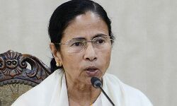 विपक्ष के सांसदों को निलंबित कर सरकार दिखा रही तानाशाही : ममता विपक्ष के सांसदों को निलंबित कर सरकार दिखा रही तानाशाही : ममता