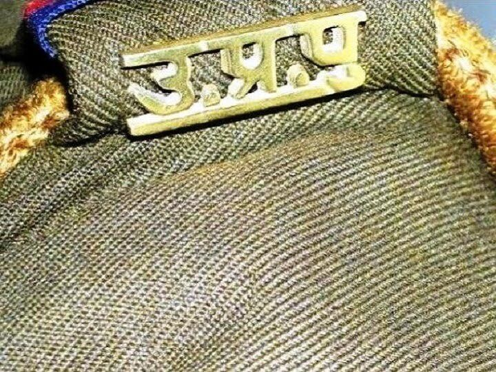 महिला दरोगा को व्हाट्सएप मैसेज भेजना पड़ा भरी - इंस्पेक्टर लाइन हाजिर