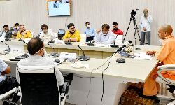 फ़िल्म जगत की हस्तियों ने किया स्वागत, कहा CM योगी हैं तो यकीन है फ़िल्म जगत की हस्तियों ने किया स्वागत, कहा CM योगी हैं तो यकीन है