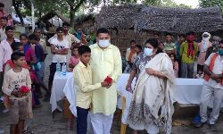 Birthday special- IPS आदित्य वर्मा ने गरीब बच्चों के संग मनाया जन्मदिन