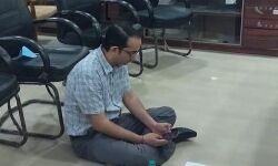 यूपी सरकार ने धरनेबाज एसडीएम को किया सस्पेंड यूपी सरकार ने धरनेबाज एसडीएम को किया सस्पेंड