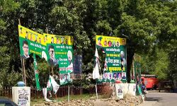 किसानों ने फाड़े उपमुख्यमंत्री के पोस्टर किसानों ने फाड़े उपमुख्यमंत्री के पोस्टर