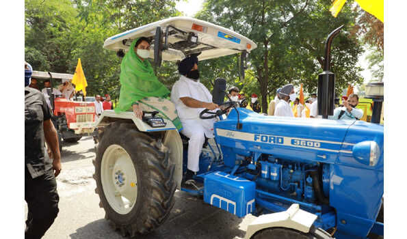 मुख्यमंत्री, मंत्री, कांग्रेसी विधायक किसानों को छोड़कर भागे : शिअद