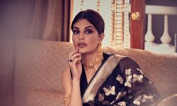 मां से दस महीने बाद मिलकर खुश है जैकलीन मां से दस महीने बाद मिलकर खुश है जैकलीन