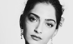 BOLLYWOOD में चलता है जिनका वार सात साल से है बीमार BOLLYWOOD में चलता है जिनका वार सात साल से है बीमार