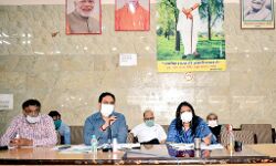 मास्क न लगाने वालों पर जुर्माना किया जाये : इन्द्रमणि त्रिपाठी मास्क न लगाने वालों पर जुर्माना किया जाये : इन्द्रमणि त्रिपाठी