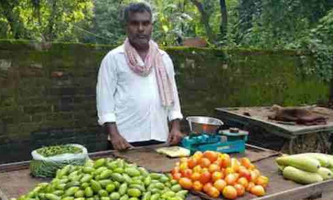 बालिका वधु के निर्देशक का हुआ बुरा हाल फुटपाथ पर सब्जी बेचने को मजबूर