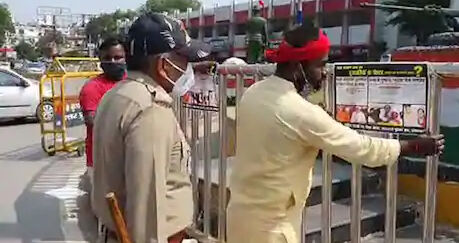 गैंगरेप के आरोपी बीजेपी नेता का समाजवादी पार्टी ने लगाया पोस्टर