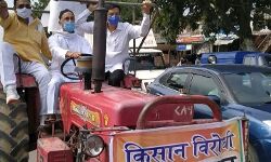 किसानों के हक़ के लिए सियासी सड़क पर काजी की ट्रैक्टर से सवारी किसानों के हक़ के लिए सियासी सड़क पर काजी की ट्रैक्टर से सवारी