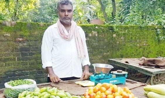 बालिका वधू के निर्देशक बेच रहे सब्जी
