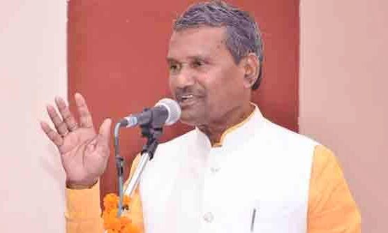 बुजुर्गों की सेवा मेहनत, ईमानदारी व निष्ठा से करनी चाहिए : रमापति शास्त्री