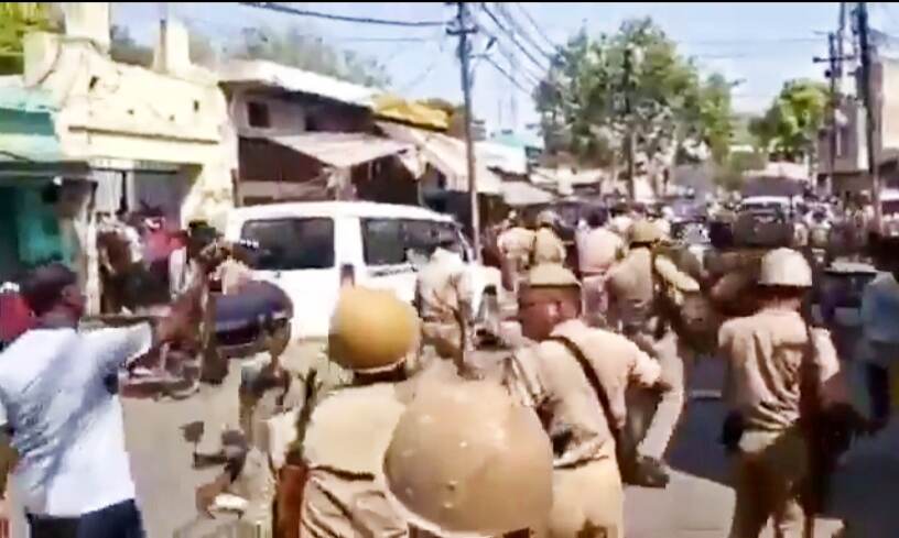 हाथरस में SP और RLD कार्यकर्ताओं पर पुलिस का लाठीचार्ज
