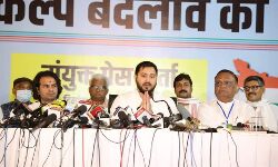 एक तरफ़ कृषि क्षेत्र की हालत बेहद पस्ता है और दूसरी तरफ़ बेरोज़गारी दर बढ़ती चली जा रही है