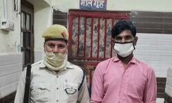 पुलिस ने शराब तस्कर को किया गिरफ्तार पुलिस ने शराब तस्कर को किया गिरफ्तार