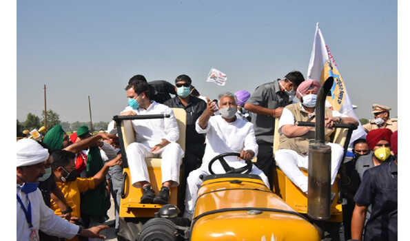 राहुल बोले- अंबानियों व अडानियों के हाथ में है मोदी सरकार की डोर