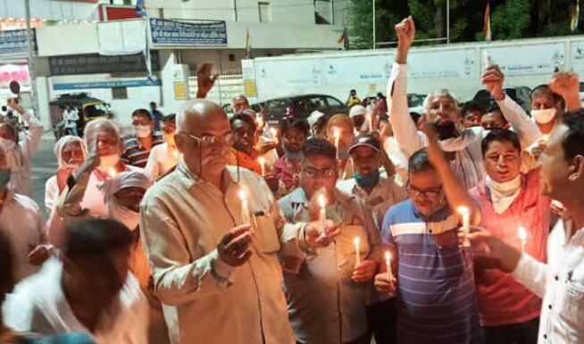 हाथरस कांड- सर्व कर्मचारी संघ ने निकाला कैंडल मार्च
